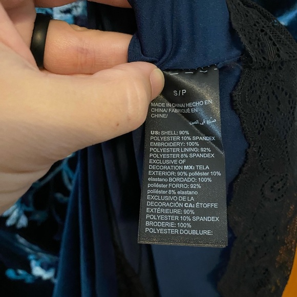 WHITE HOUSE BLACK MARKET Embroidered Stretch Velvet Dress Size Small Blue Black - Picture 5 of 9